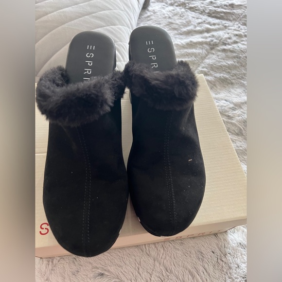 Black Faux Suede  Clog Heels - Picture 1 of 4